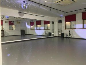 雰囲気あるダンススタジオ